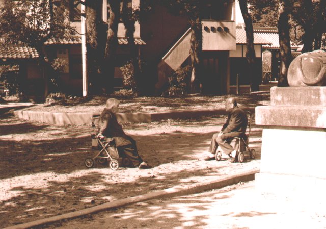 anijaponia-1999-11-06-staruszki.jpg